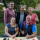 Gruppenbild vom roten Grill zum Spielplatzkonzept